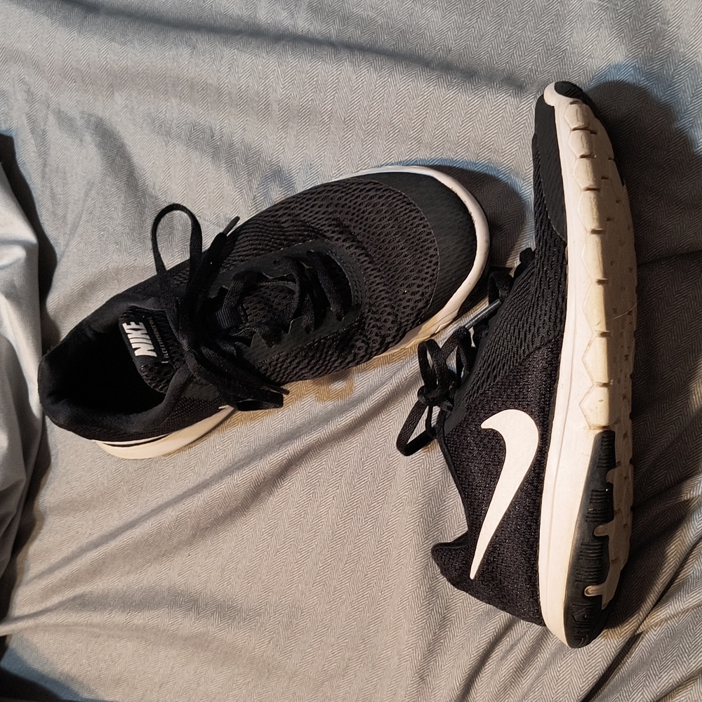 Nike tennis shoes
